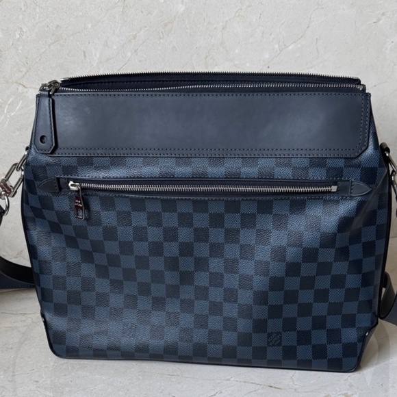 Louis Vuitton crossbody bag - Picture 2 of 2